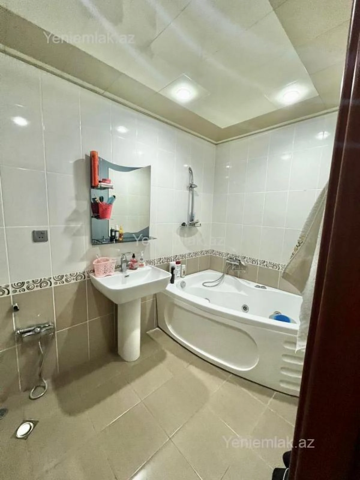 Satılır 3 otaqlı yeni tikili 126 m²