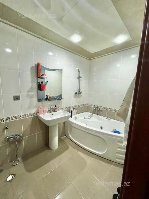 Satılır 3 otaqlı yeni tikili 126 m²