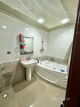 Satılır 3 otaqlı yeni tikili 126 m²