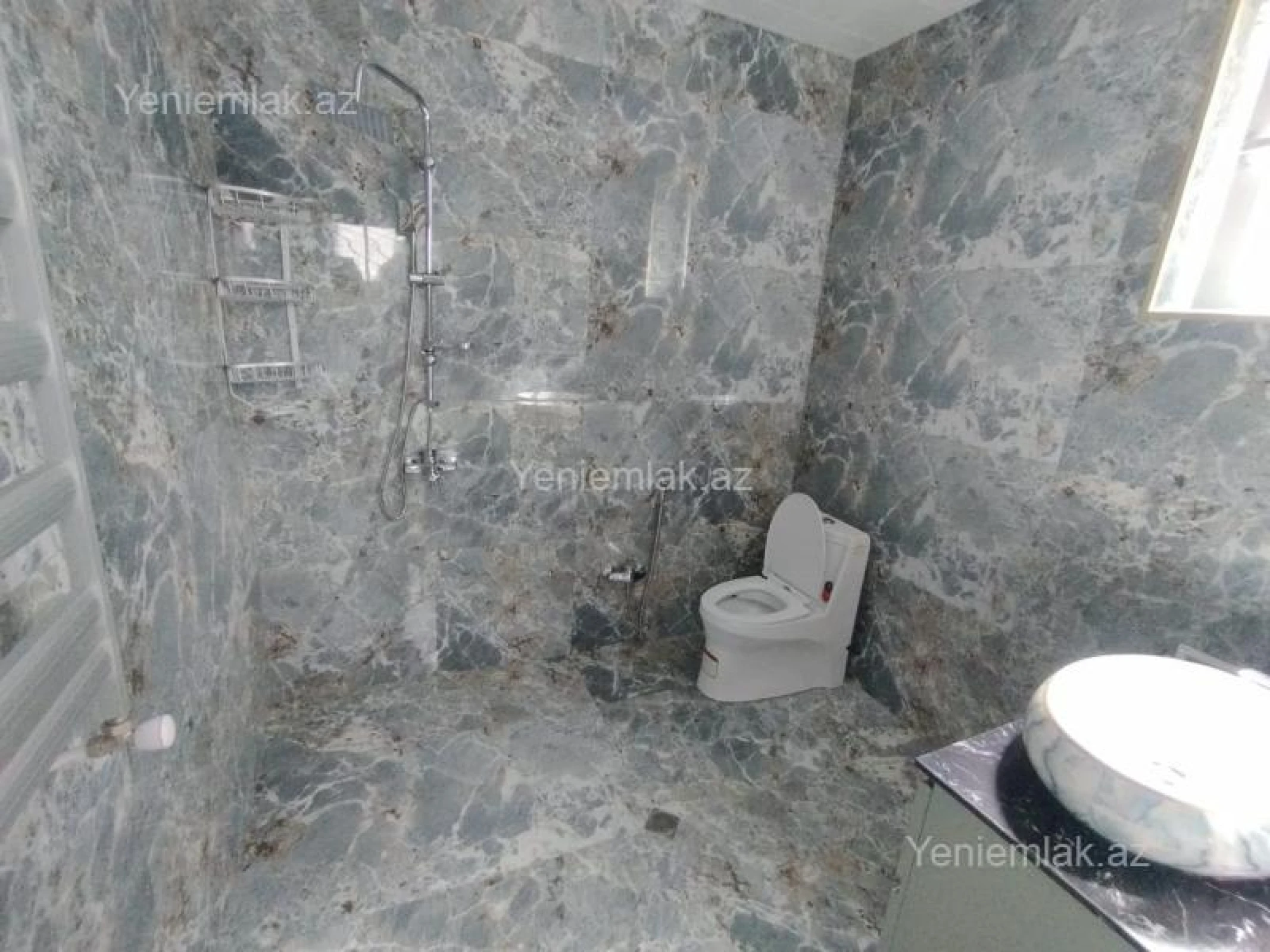 Satılır 6 otaqlı həyət evi 270 m²