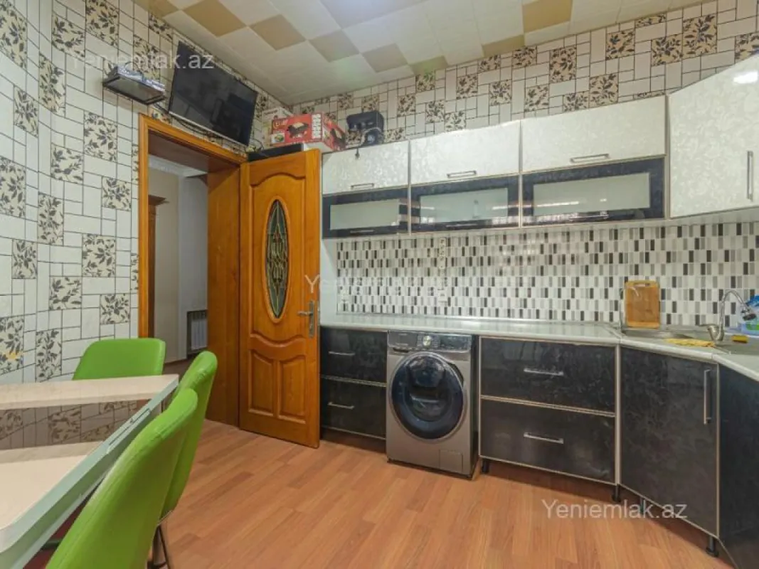 Satılır 4 otaqlı həyət evi 200 m²