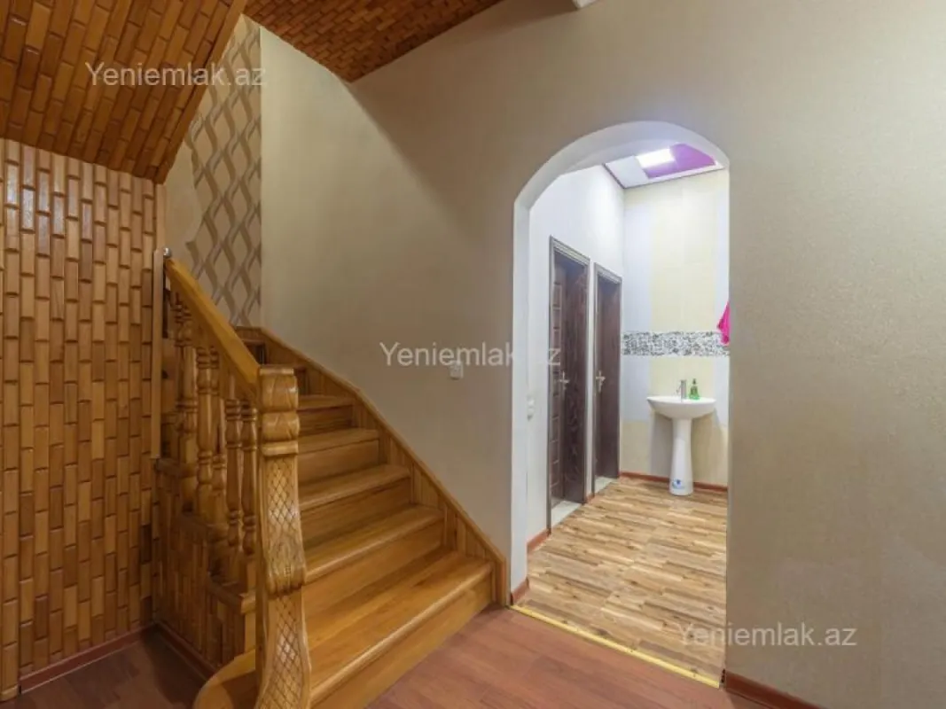 Satılır 4 otaqlı həyət evi 200 m²