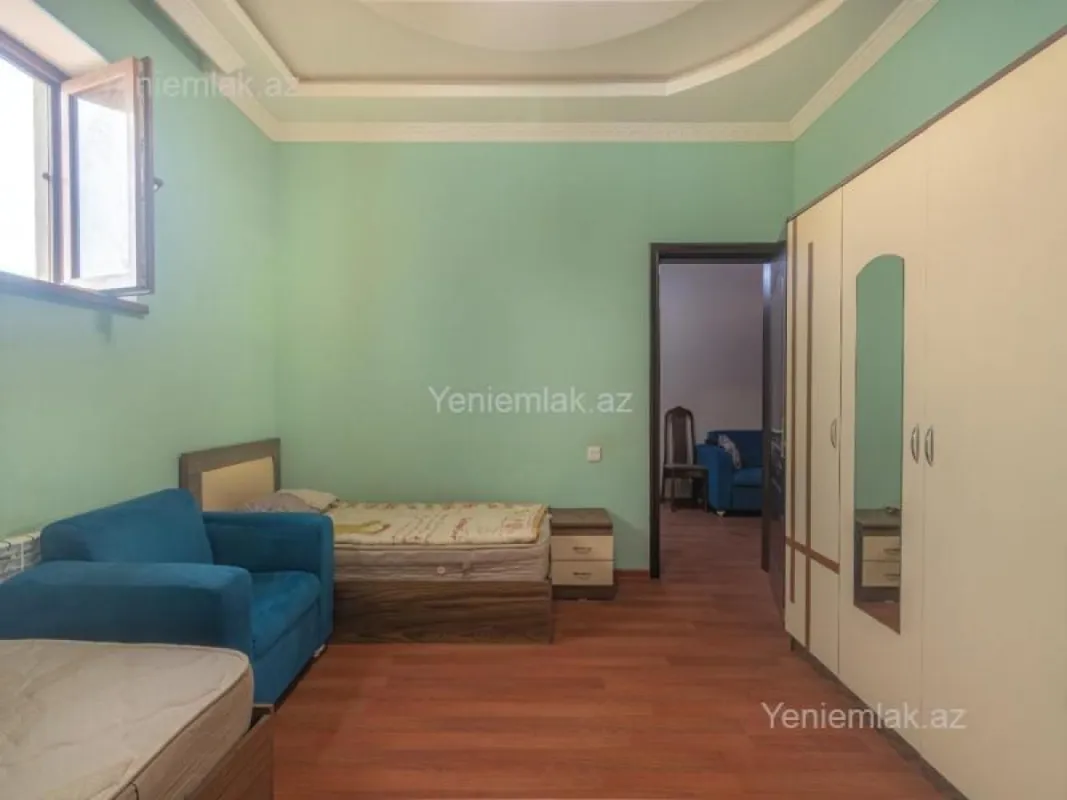 Satılır 4 otaqlı həyət evi 200 m²