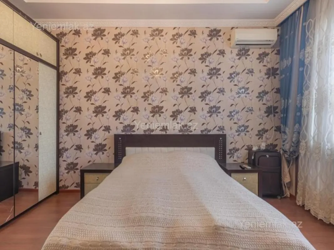 Satılır 4 otaqlı həyət evi 200 m²