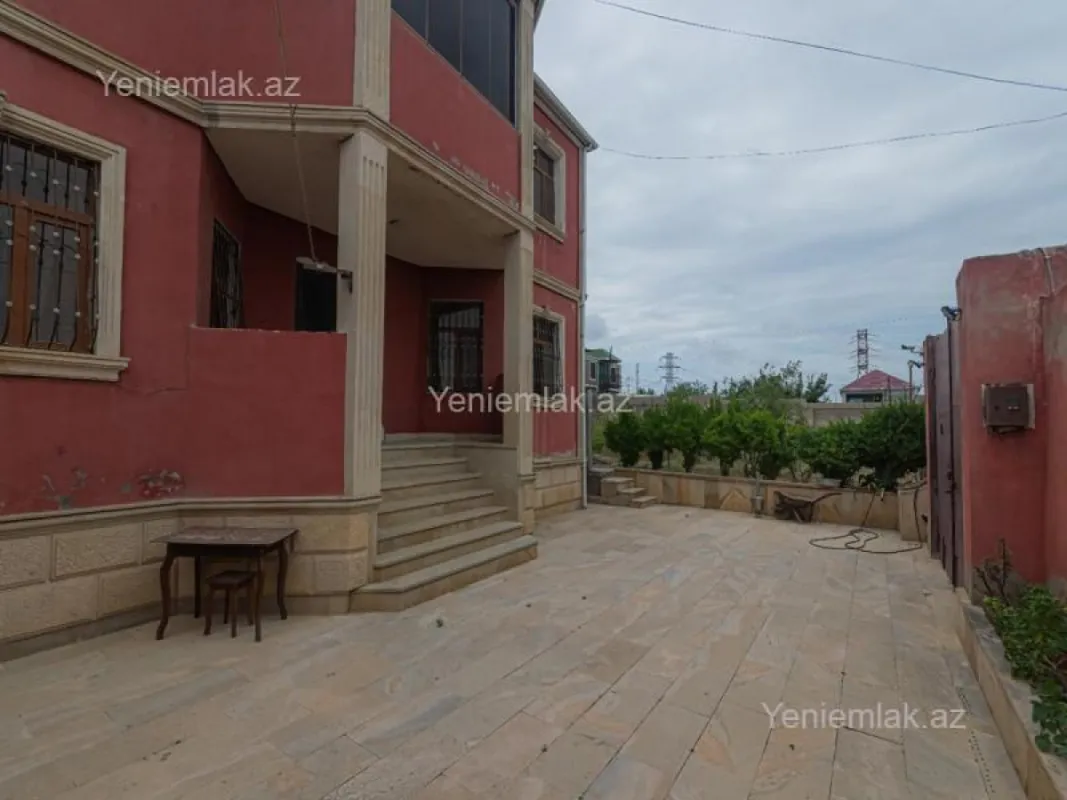 Satılır 4 otaqlı həyət evi 200 m²