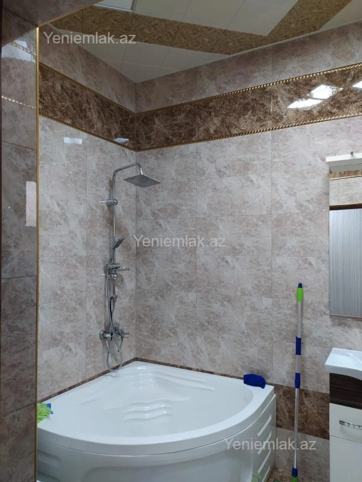 Satılır 6 otaqlı həyət evi 250 m²