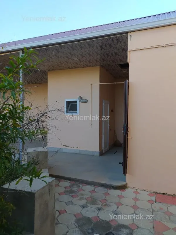 Satılır 6 otaqlı həyət evi 250 m²