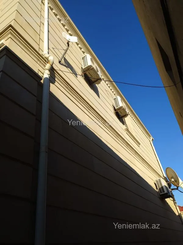 Satılır 6 otaqlı həyət evi 250 m²