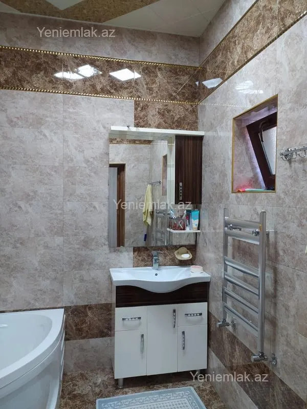 Satılır 6 otaqlı həyət evi 250 m²