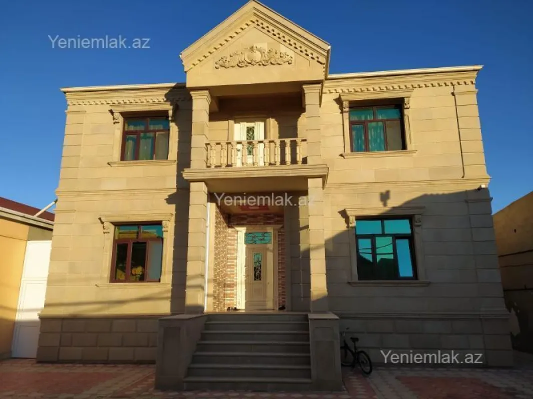 Satılır 6 otaqlı həyət evi 250 m²