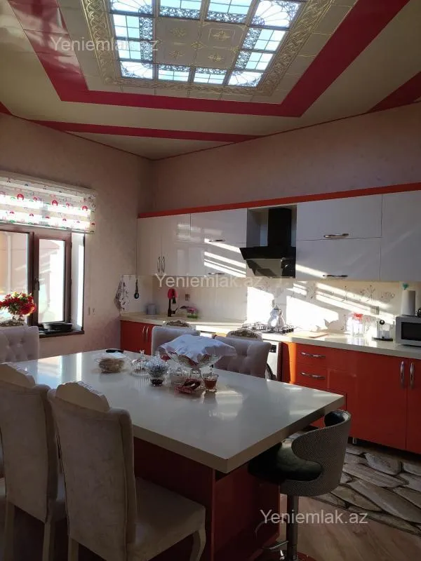 Satılır 6 otaqlı həyət evi 250 m²