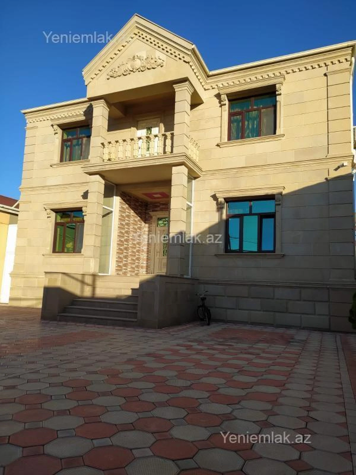 Satılır 6 otaqlı həyət evi 250 m²
