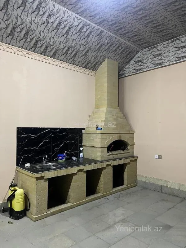 Satılır 6 otaqlı həyət evi 250 m²