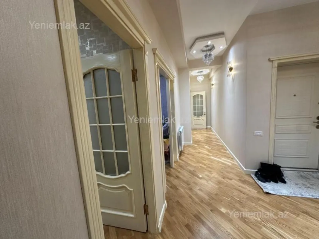 Satılır 4 otaqlı yeni tikili 200 m²