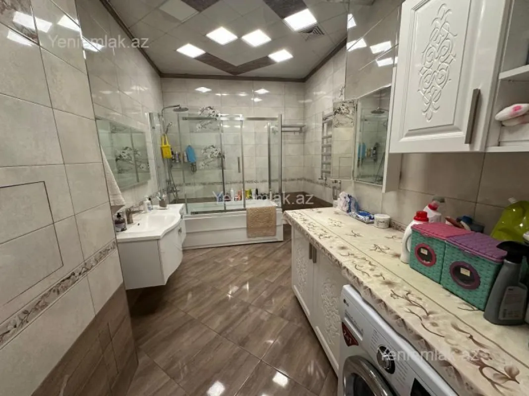 Satılır 4 otaqlı yeni tikili 200 m²