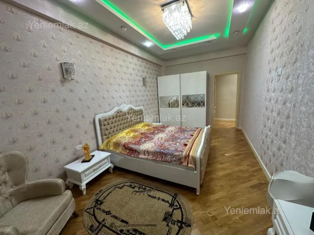 Satılır 4 otaqlı yeni tikili 200 m²