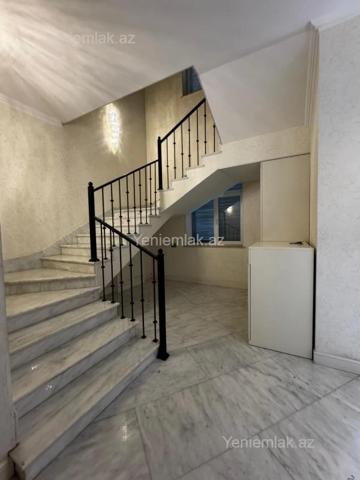 Satılır 6 otaqlı həyət evi 200 m²