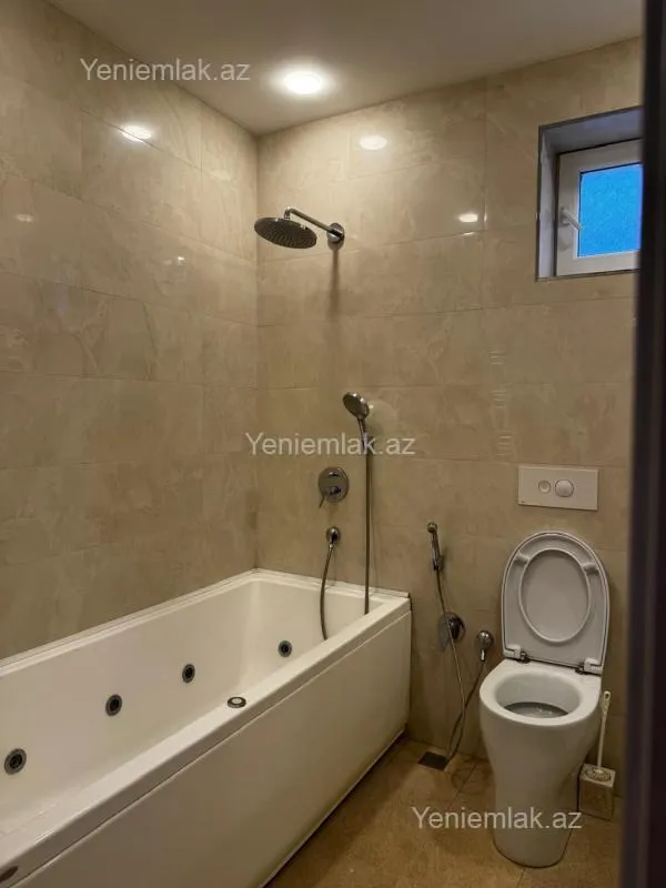 Satılır 6 otaqlı həyət evi 200 m²