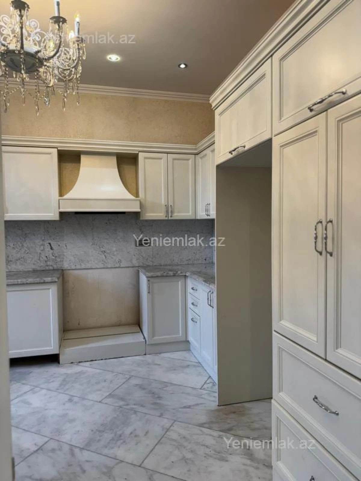 Satılır 6 otaqlı həyət evi 200 m²