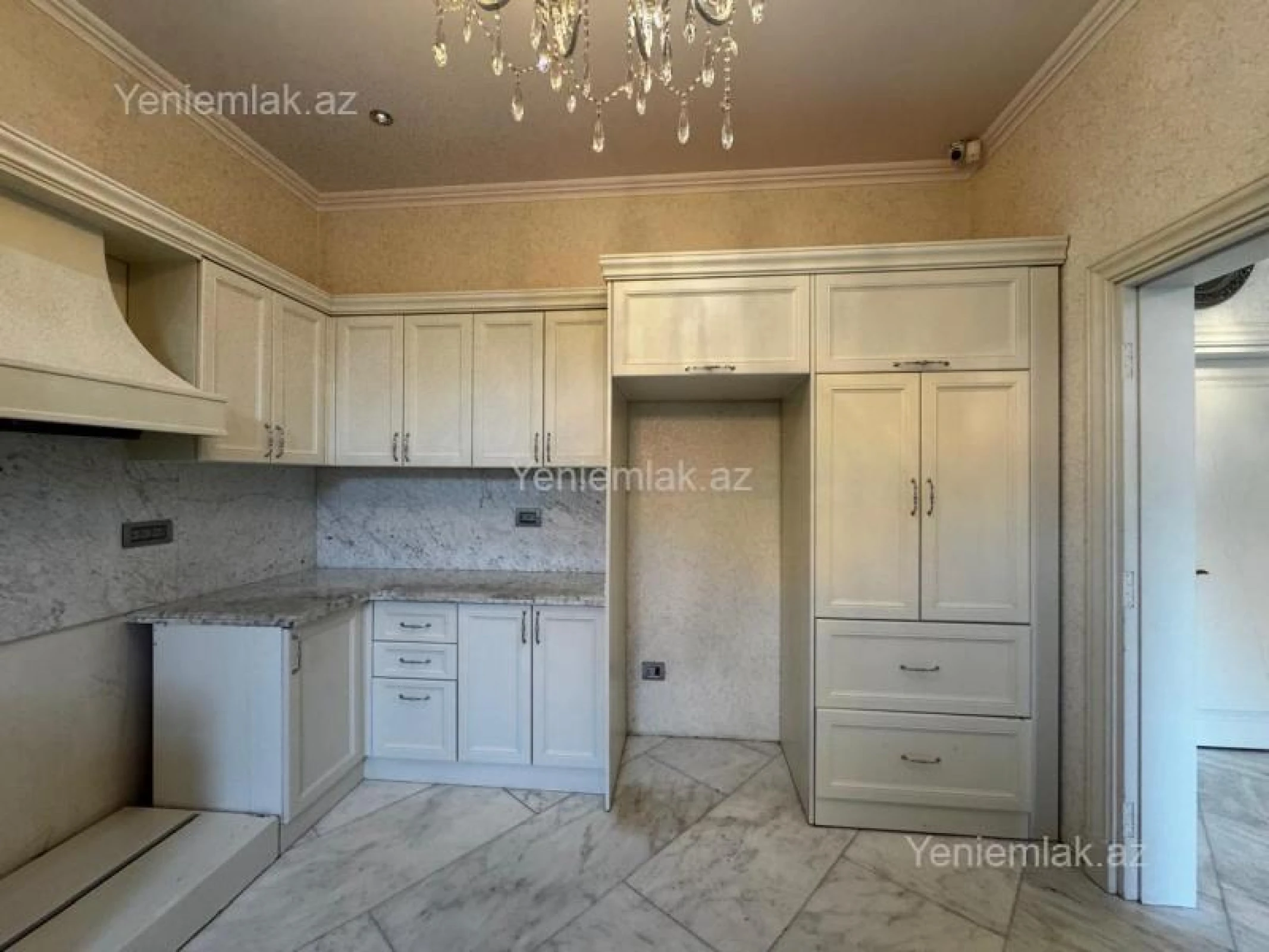 Satılır 6 otaqlı həyət evi 200 m²