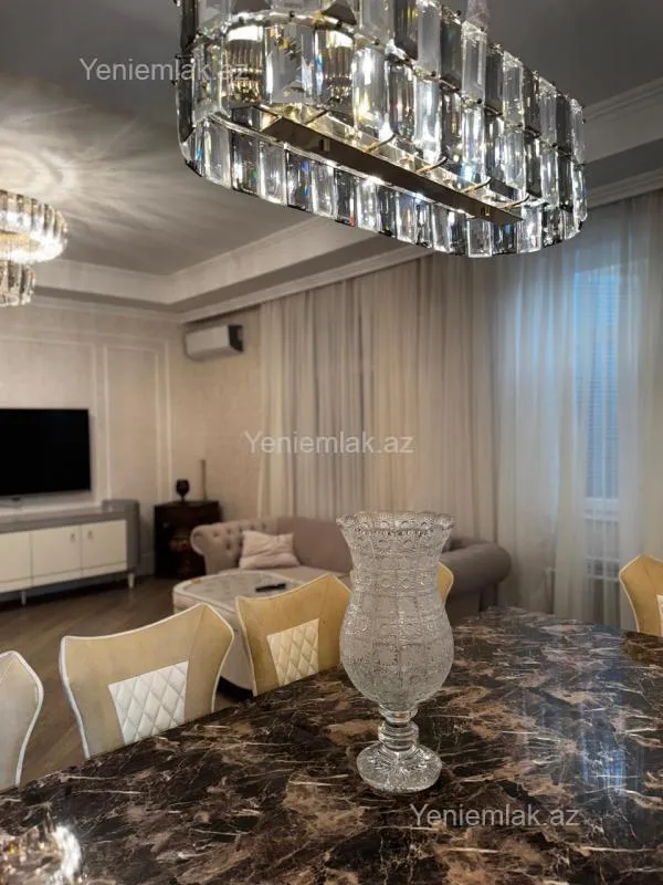 Satılır 6 otaqlı həyət evi 200 m²
