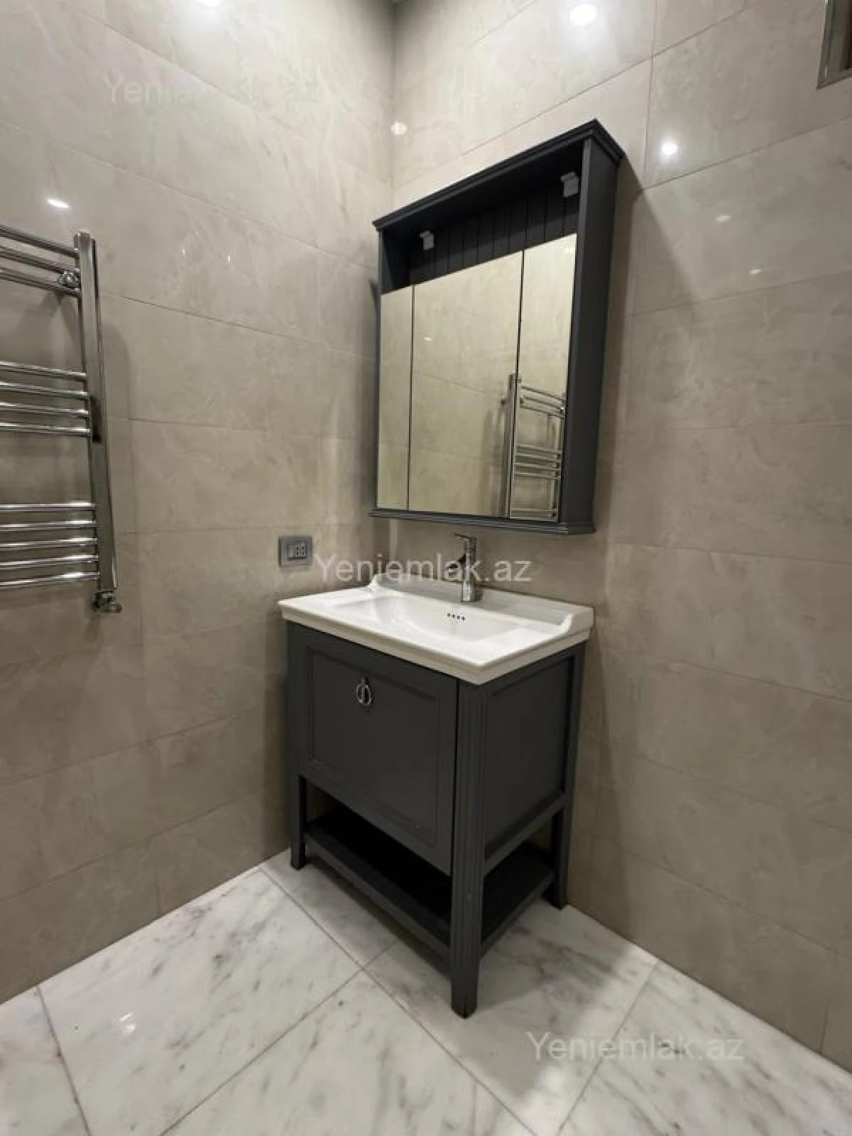 Satılır 6 otaqlı həyət evi 200 m²