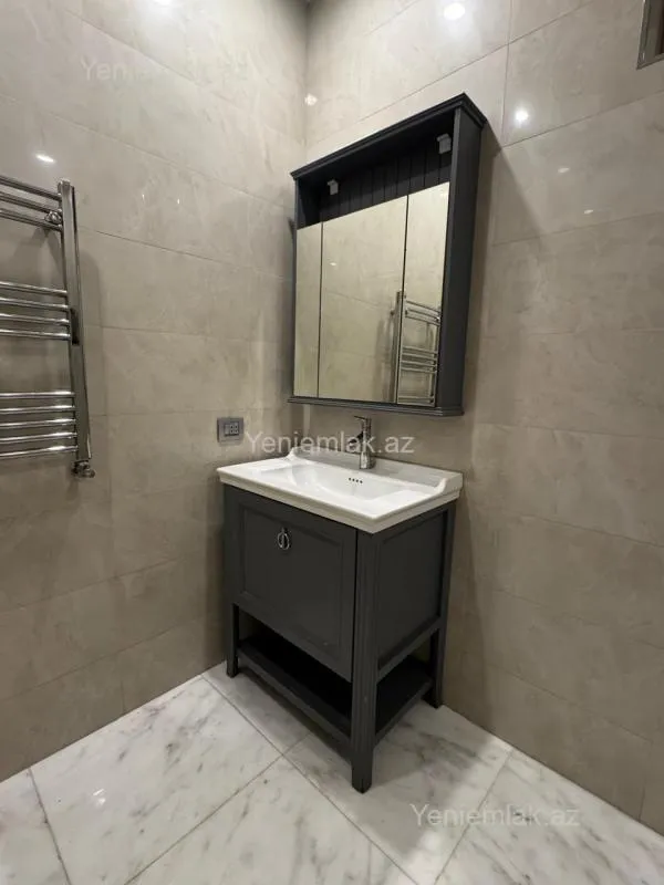 Satılır 6 otaqlı həyət evi 200 m²