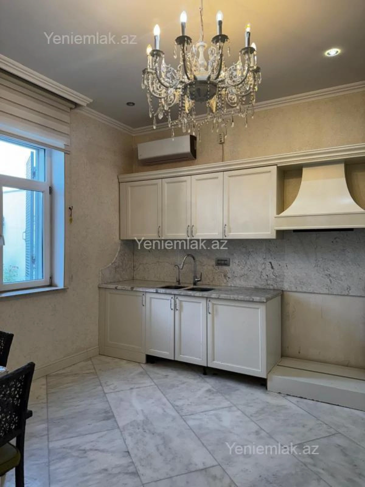 Satılır 6 otaqlı həyət evi 200 m²