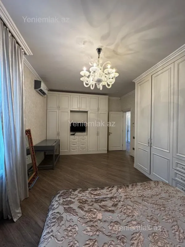Satılır 6 otaqlı həyət evi 200 m²