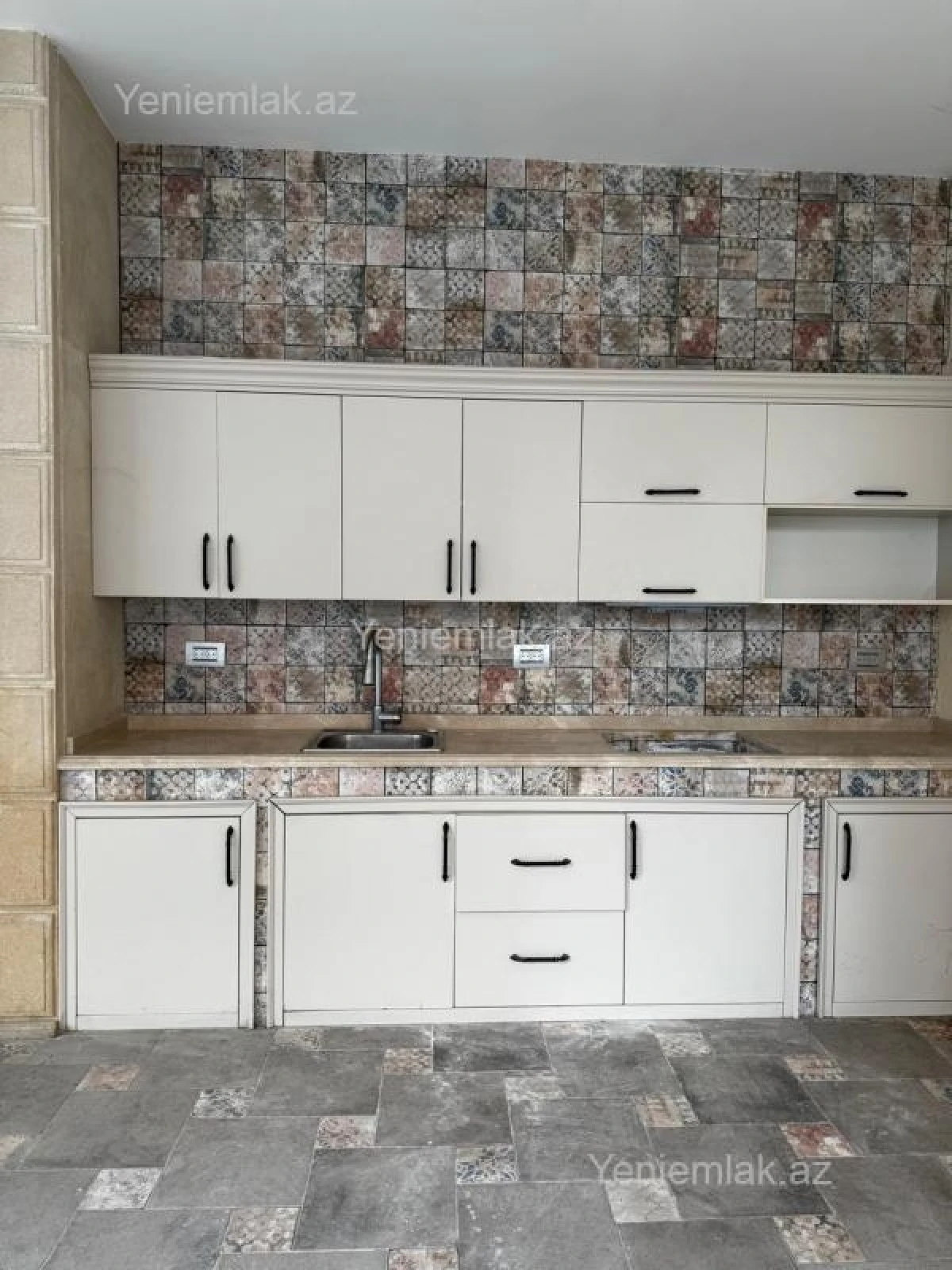 Satılır 6 otaqlı həyət evi 200 m²