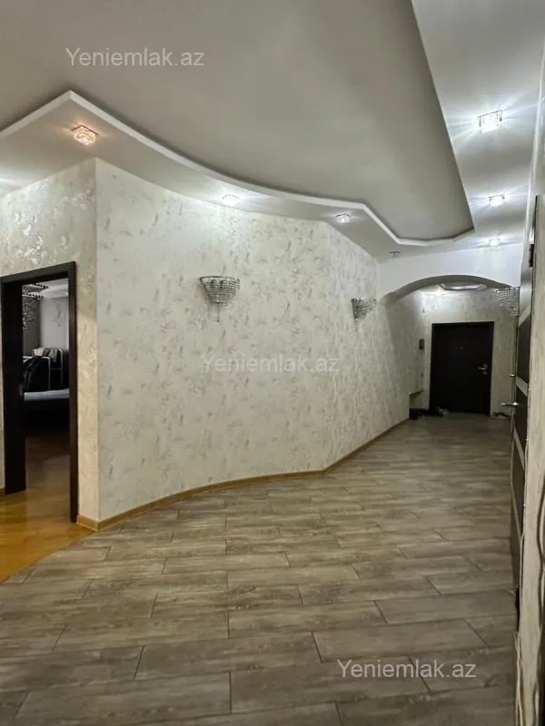Satılır 4 otaqlı yeni tikili 135 m²