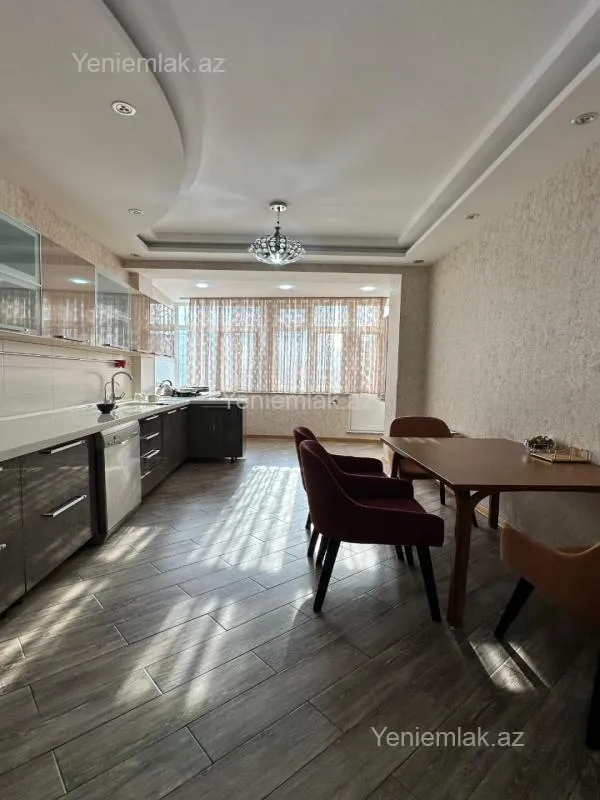 Satılır 4 otaqlı yeni tikili 135 m²