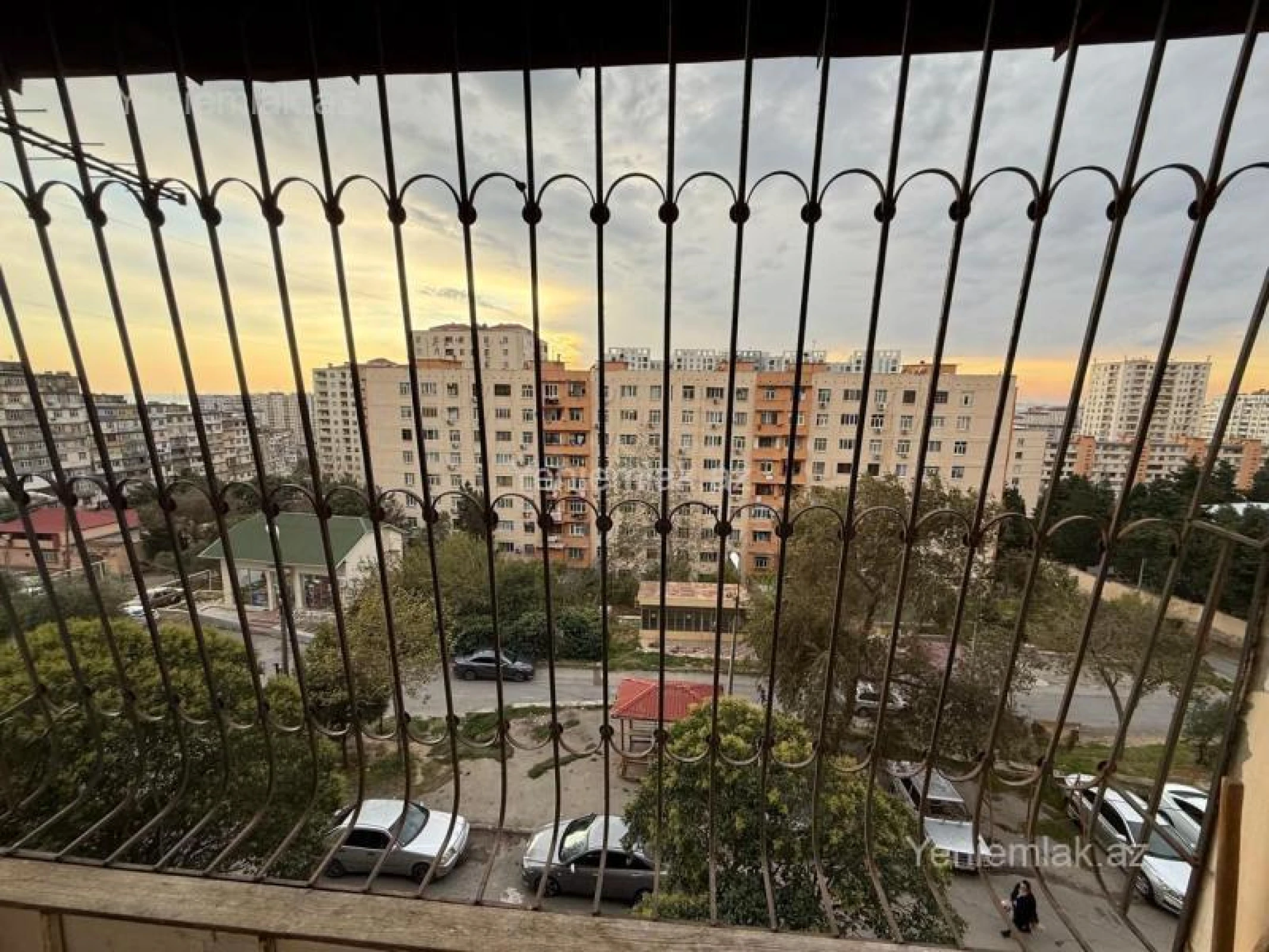 Satılır 4 otaqlı köhnə tikili 110 m²