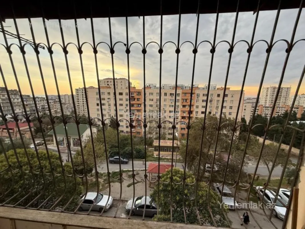 Satılır 4 otaqlı köhnə tikili 110 m²