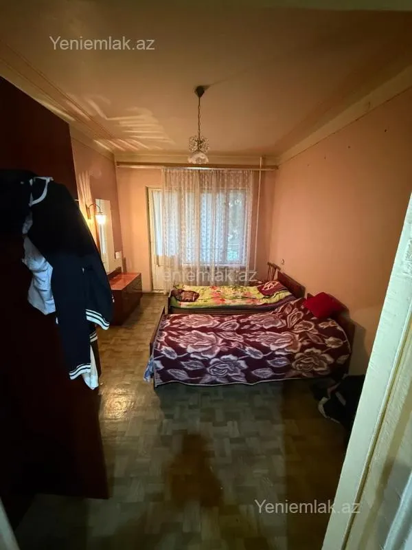 Satılır 4 otaqlı köhnə tikili 110 m²