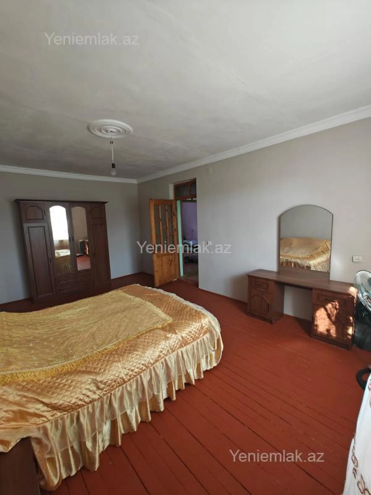 Satılır 5 otaqlı həyət evi 140 m²