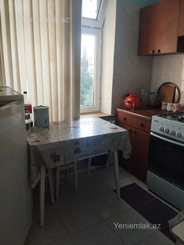 Satılır 1 otaqlı köhnə tikili 30 m²