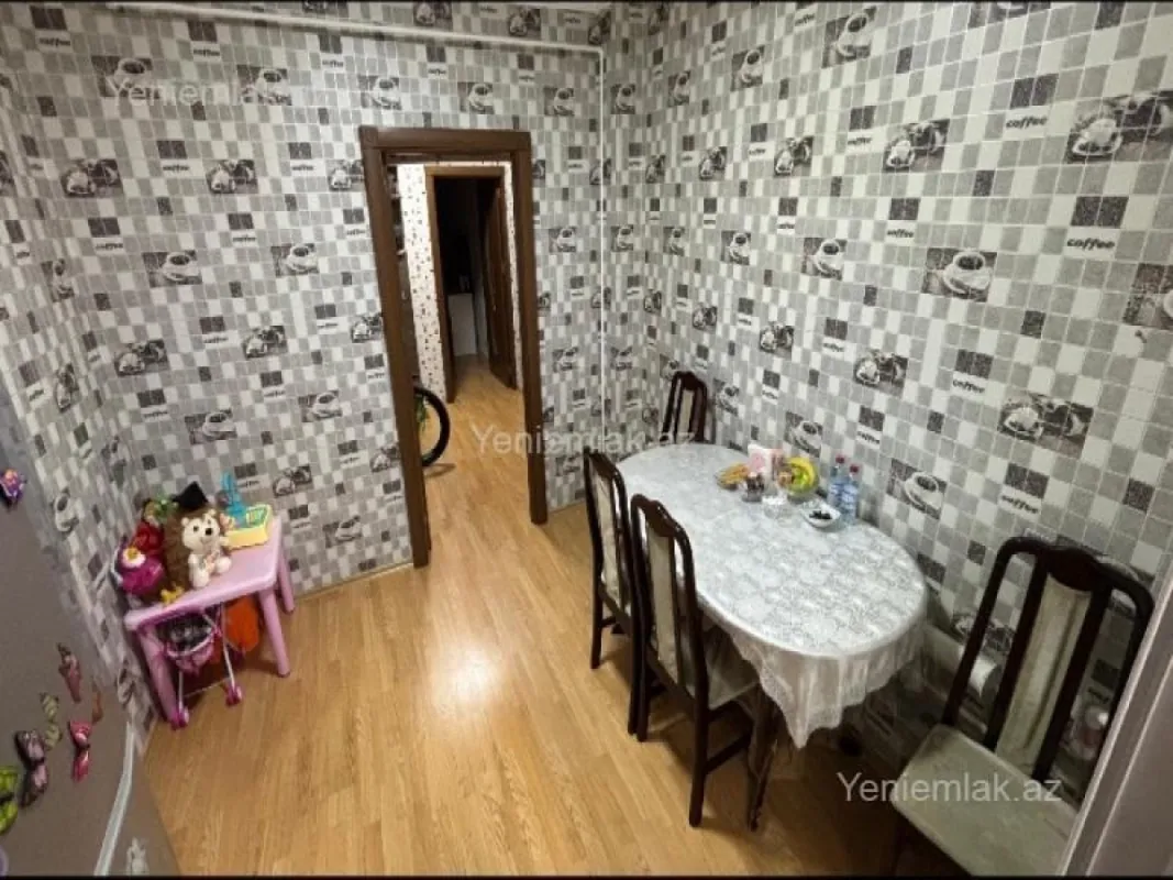 Satılır 3 otaqlı köhnə tikili 80 m²