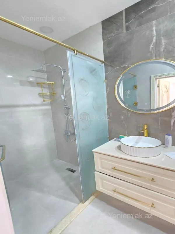 Satılır 3 otaqlı yeni tikili 130 m²