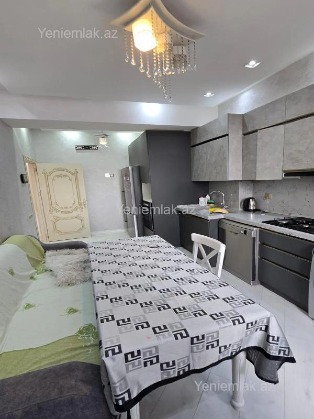 Satılır 3 otaqlı yeni tikili 130 m²
