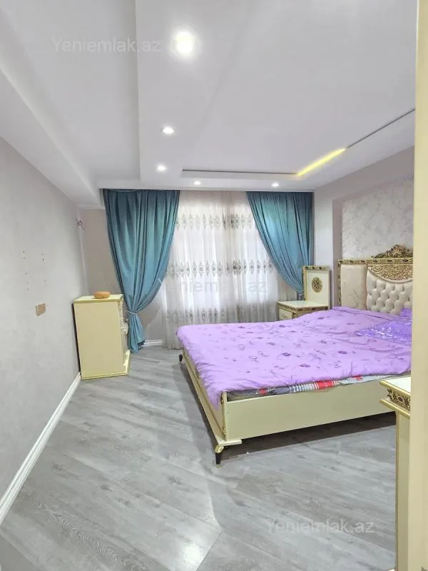 Satılır 3 otaqlı yeni tikili 130 m²