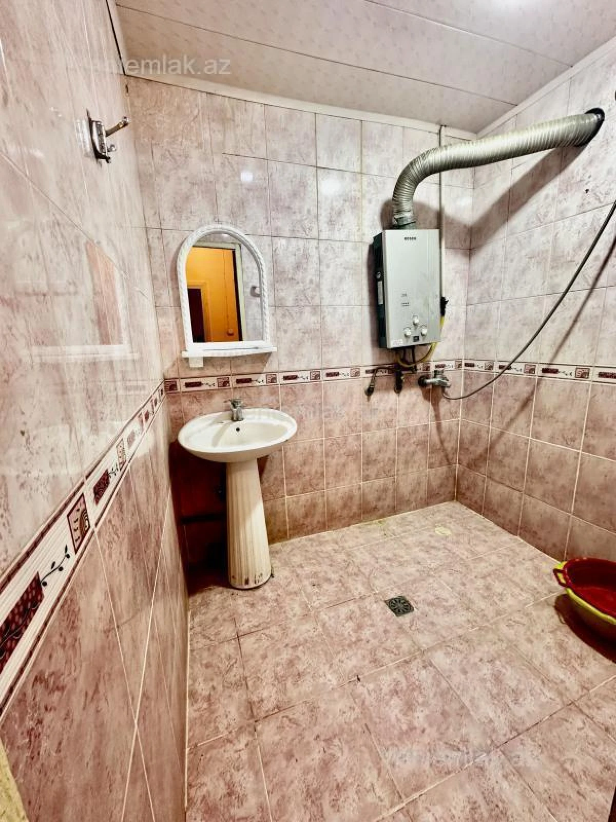Satılır 2 otaqlı köhnə tikili 58 m²