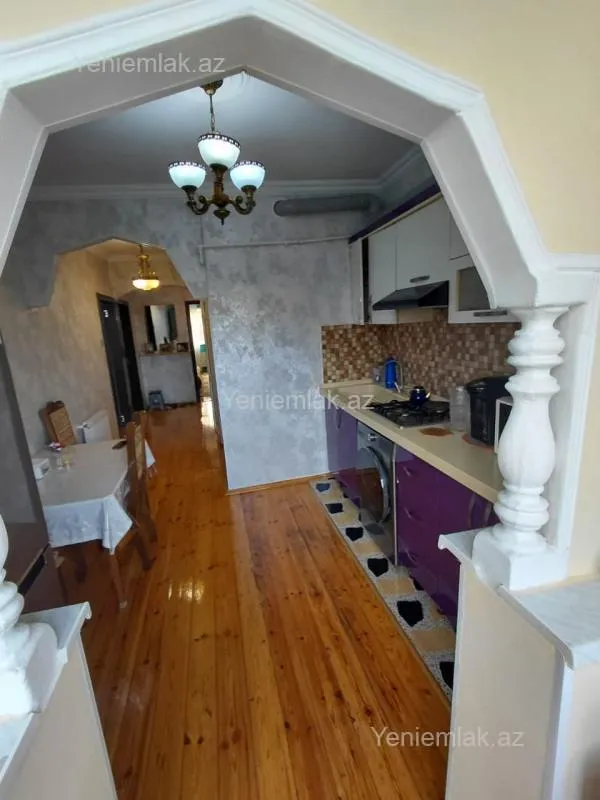 Satılır 3 otaqlı köhnə tikili 75 m²
