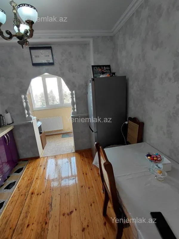 Satılır 3 otaqlı köhnə tikili 75 m²