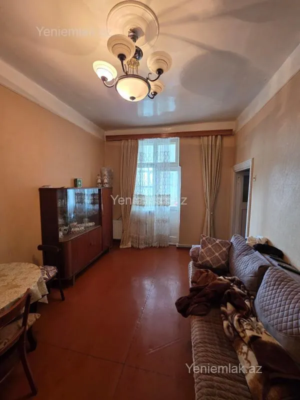 Satılır 2 otaqlı köhnə tikili 52 m²