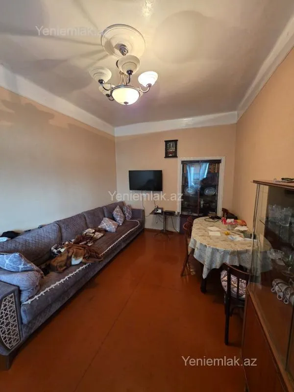 Satılır 2 otaqlı köhnə tikili 52 m²