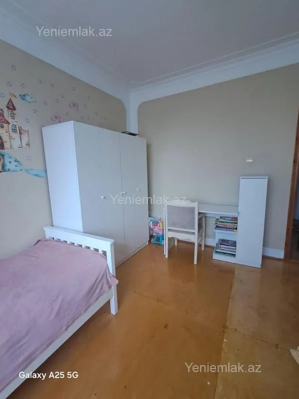 Satılır 4 otaqlı köhnə tikili 90 m²