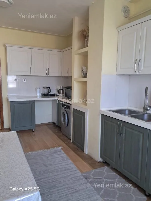 Satılır 4 otaqlı köhnə tikili 90 m²