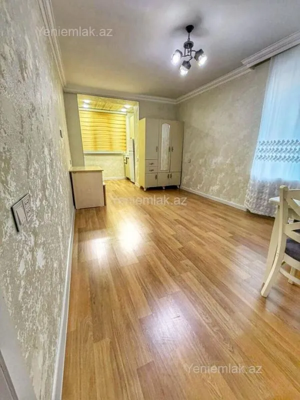 Satılır 2 otaqlı köhnə tikili 40 m²