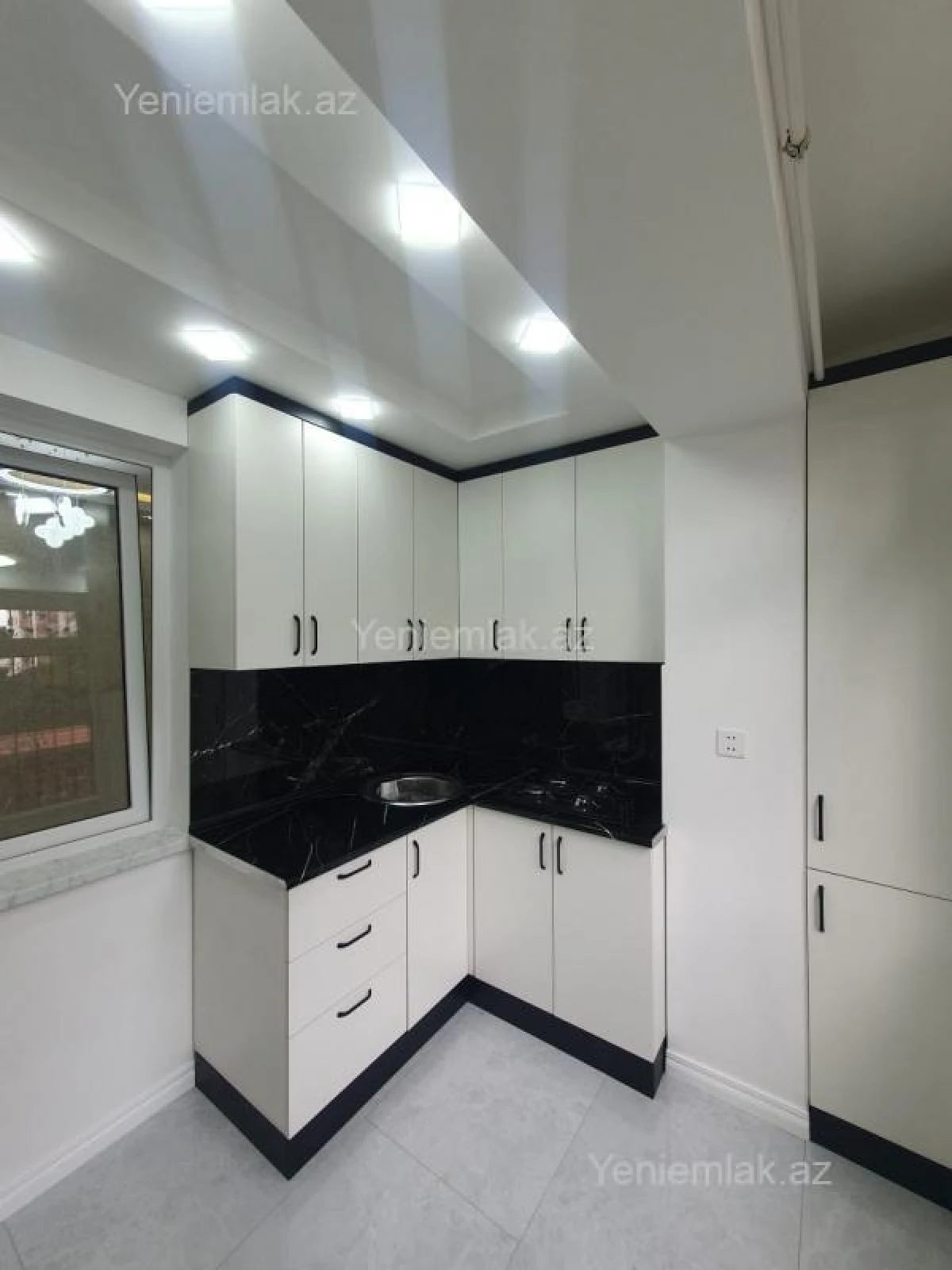 Satılır 3 otaqlı köhnə tikili 60 m²
